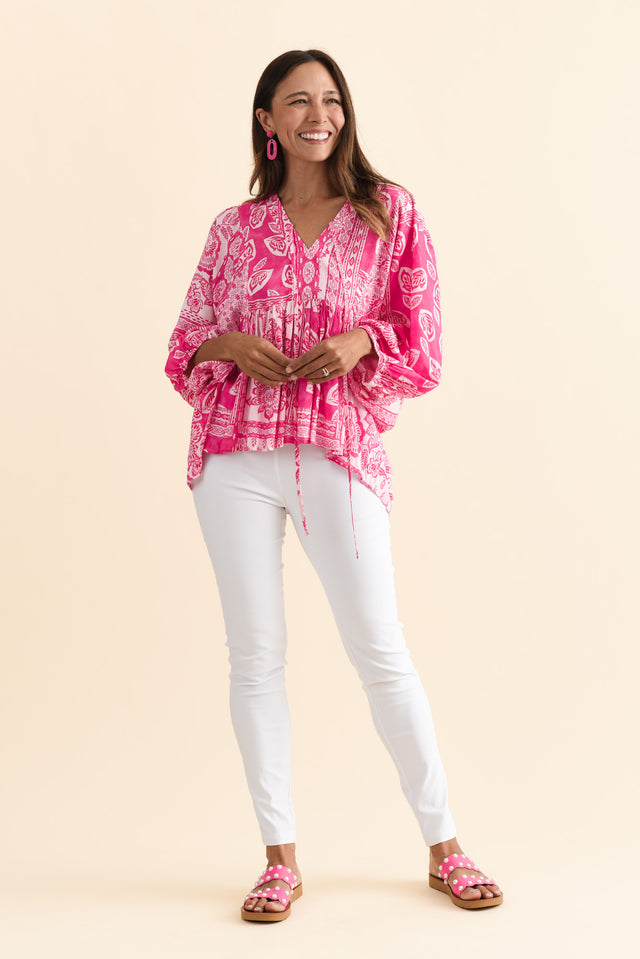 alt text|model:Cara image 8