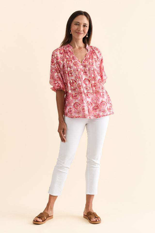 alt text|model:Cara image 3