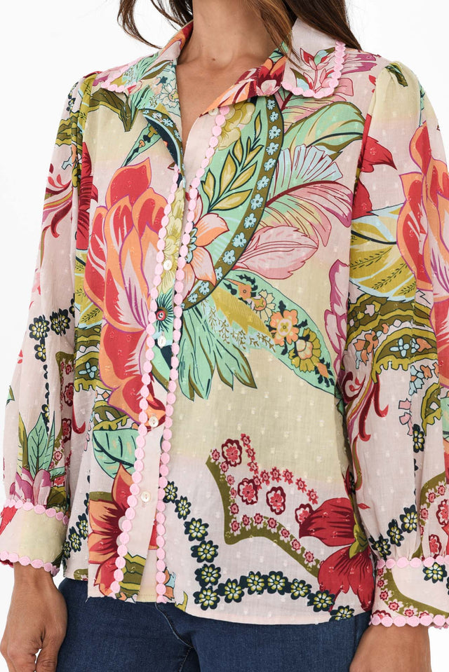 alt text|model:Cara image 7