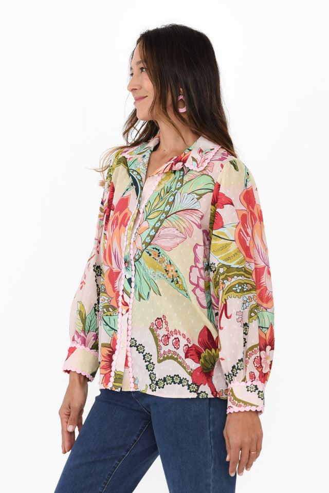 alt text|model:Cara image 5