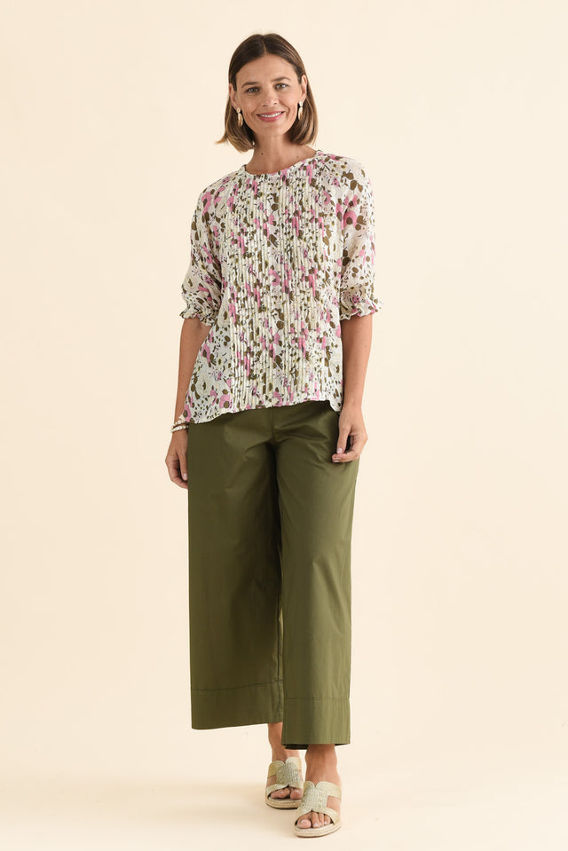 Tilly Pink Flower Cotton Top,Full Body,Brunette model,alt text|model:Laura image 6