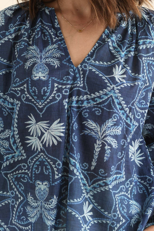 Timon Blue Palm Cotton Top,Detail,Brunette model,alt text|model:Cara image 5