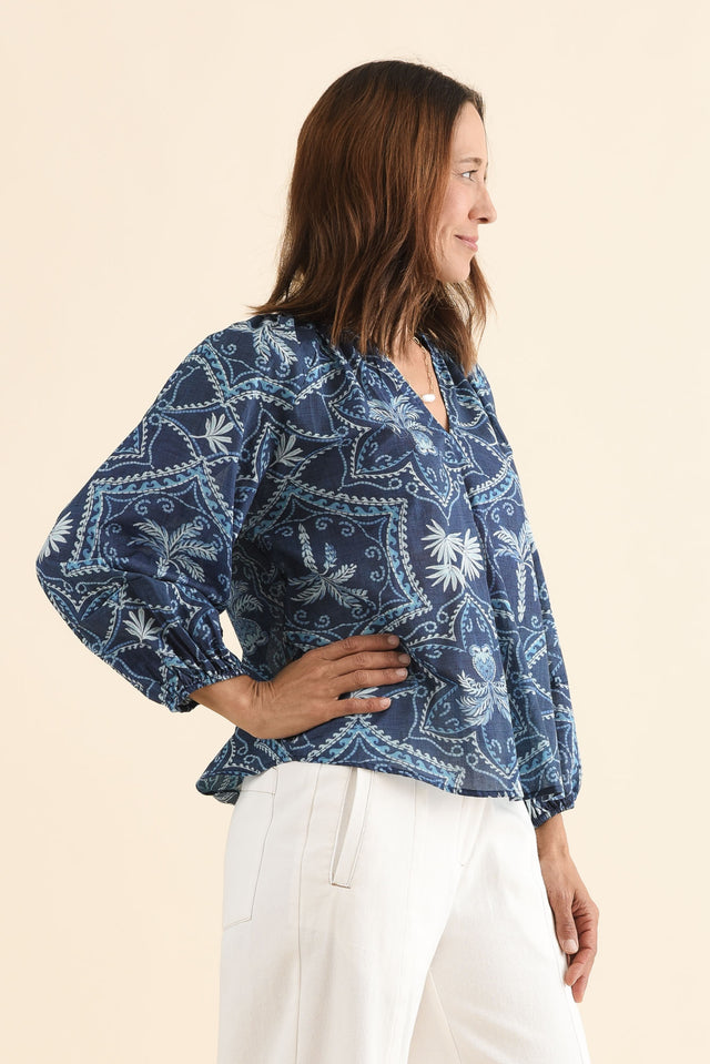 Timon Blue Palm Cotton Top,Side,Brunette model,alt text|model:Cara image 3