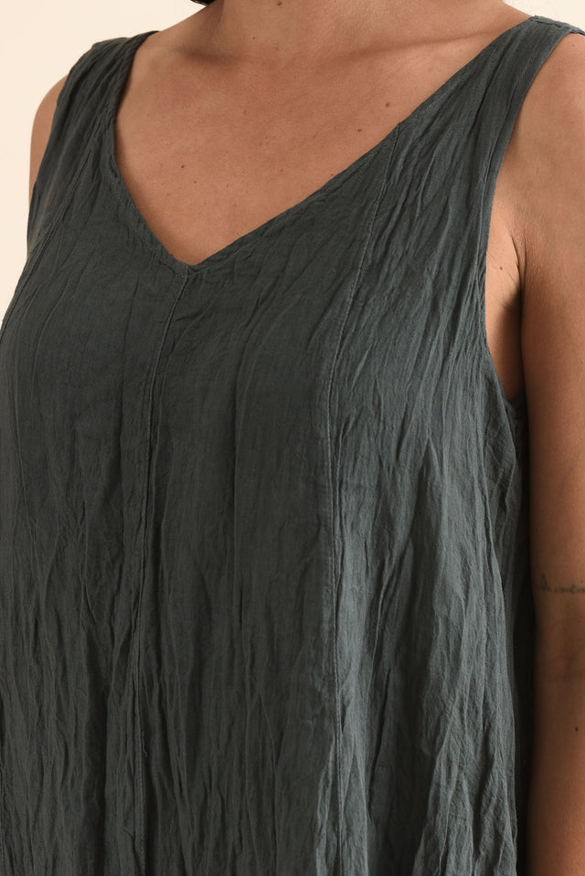 Toya Charcoal Crinkle Cotton Layer Dress,Detail,Brunette model,alt text|model:Brontie image 5