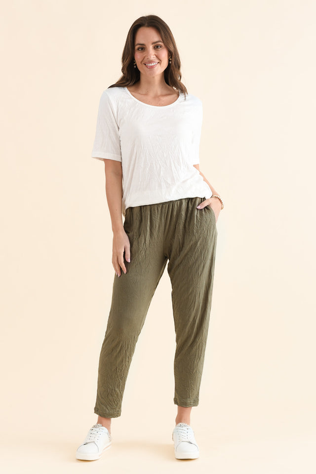 Travel No-Iron Khaki Cropped Pants,Full Body,Brunette model,alt text|model:MJ image 6