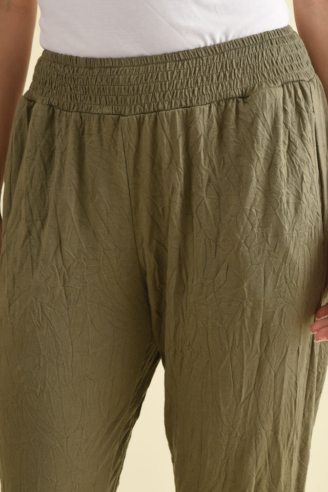 Travel No-Iron Khaki Cropped Pants,Detail,Brunette model,alt text|model:MJ image 5