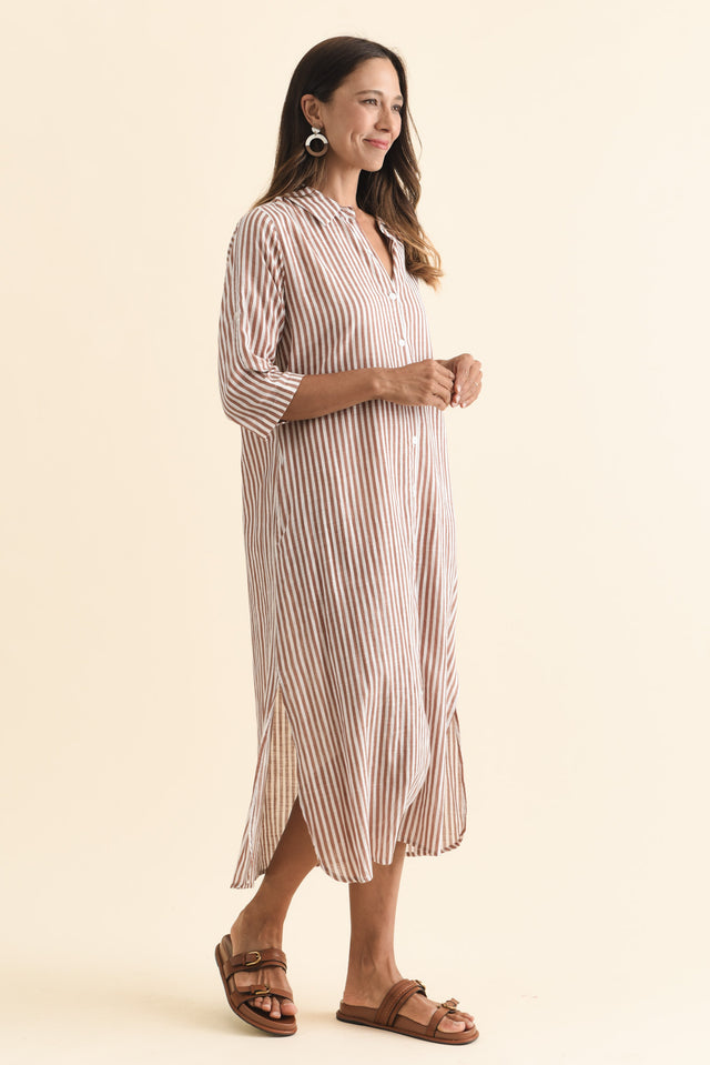 alt text|model:Cara image 4