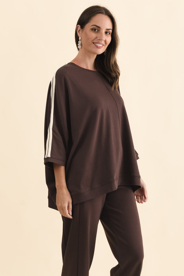 Valeria Chocolate Cotton Oversized Tee,Brunette model,alt text|model:MJ image 4