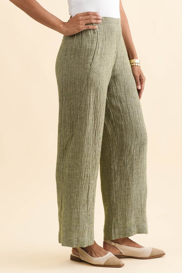 alt text|model:Cara image 3