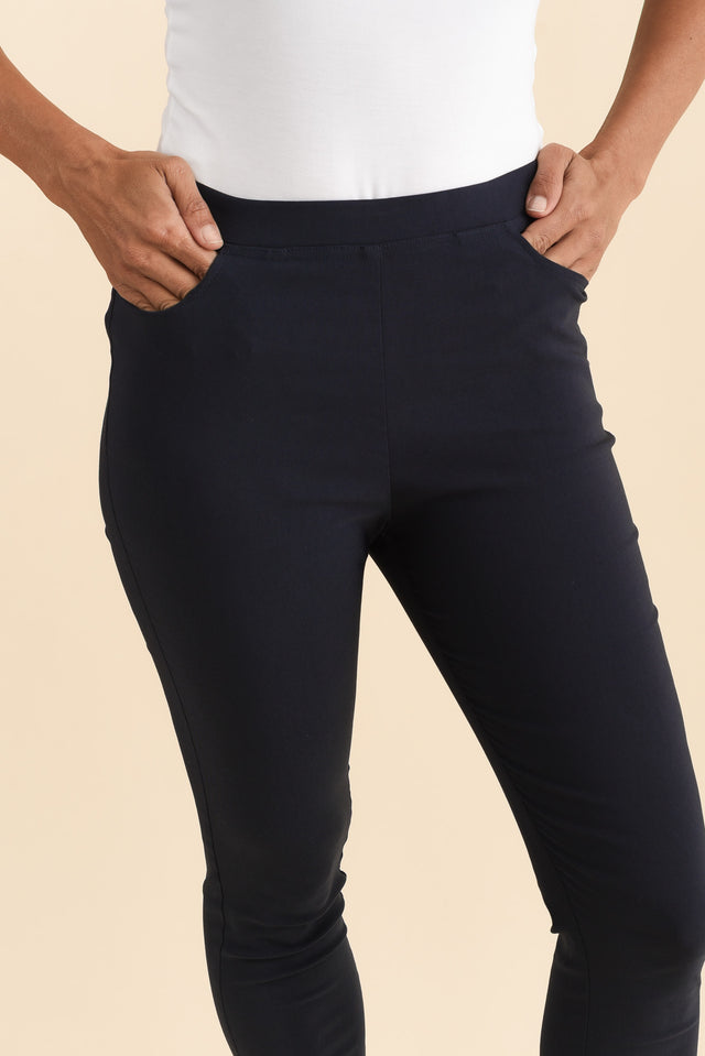 alt text|model:Cara image 5