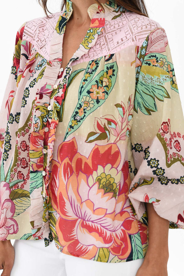 alt text|model:Cara image 6