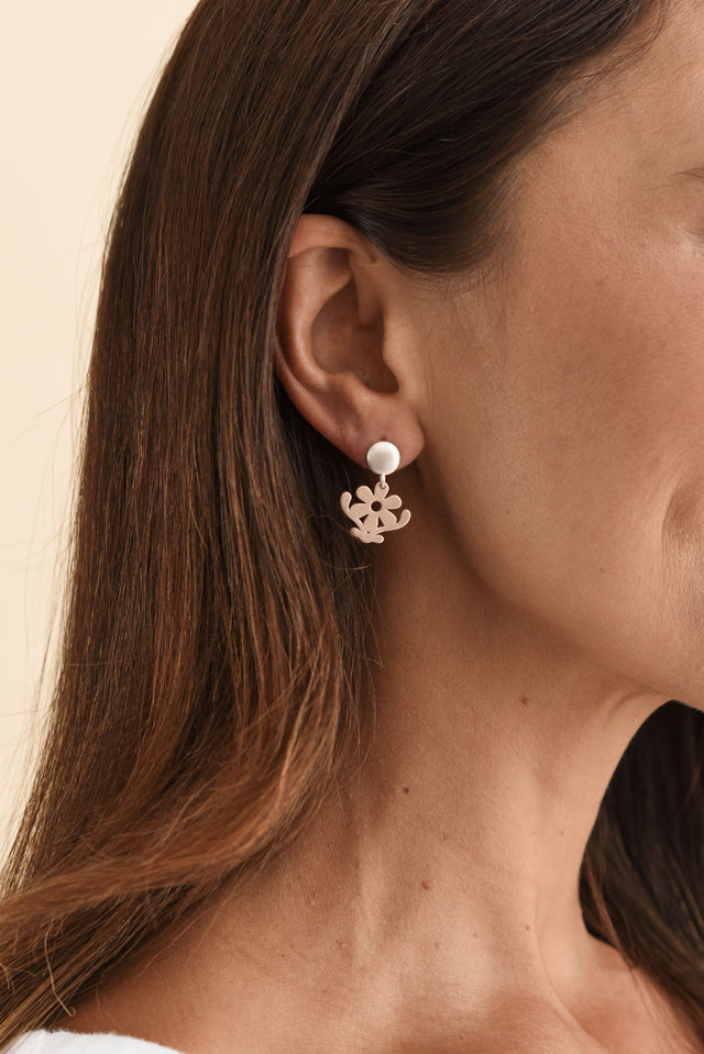 Zeta Rose Gold Daisy Stud Earrings