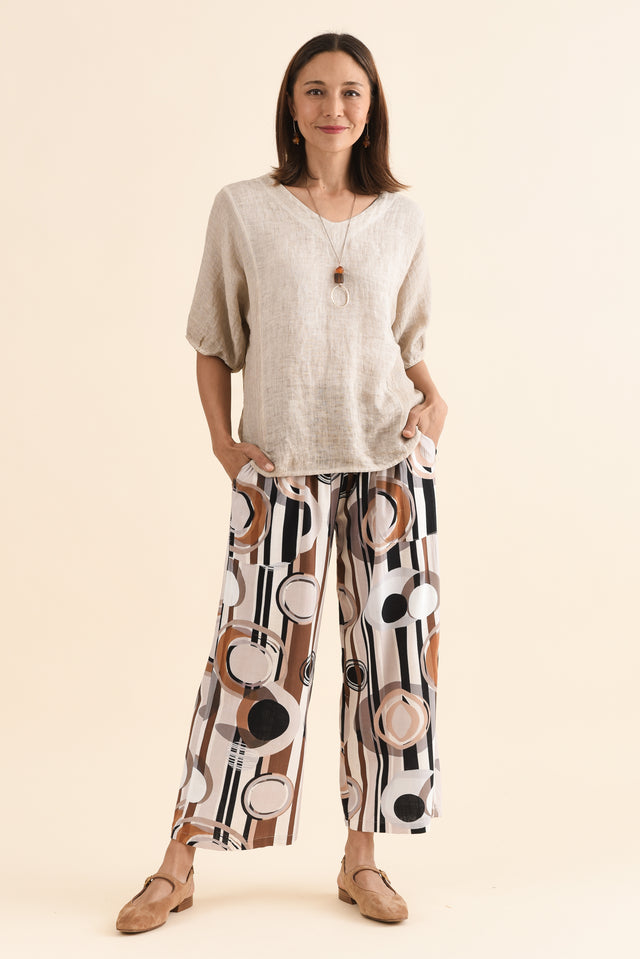 Ziola Beige Linen Cotton Top,Full Body,Brunette model,alt text|model:Cara image 6
