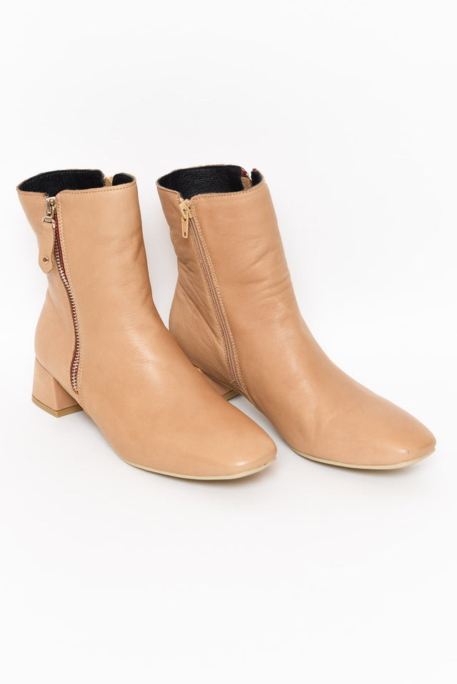 Wander Tan Leather Boot